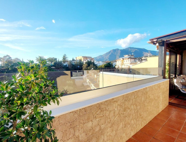 Penthouse for sale in Parque calvario s/n, Estepona photo 1