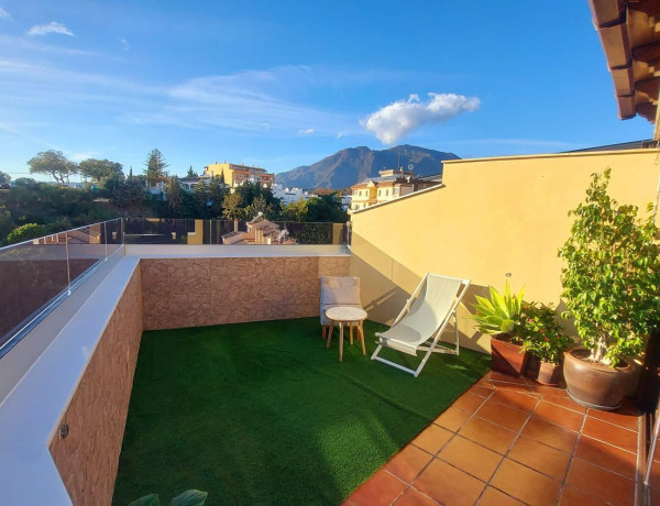 Penthouse for sale in Parque calvario s/n, Estepona thumbnail 1