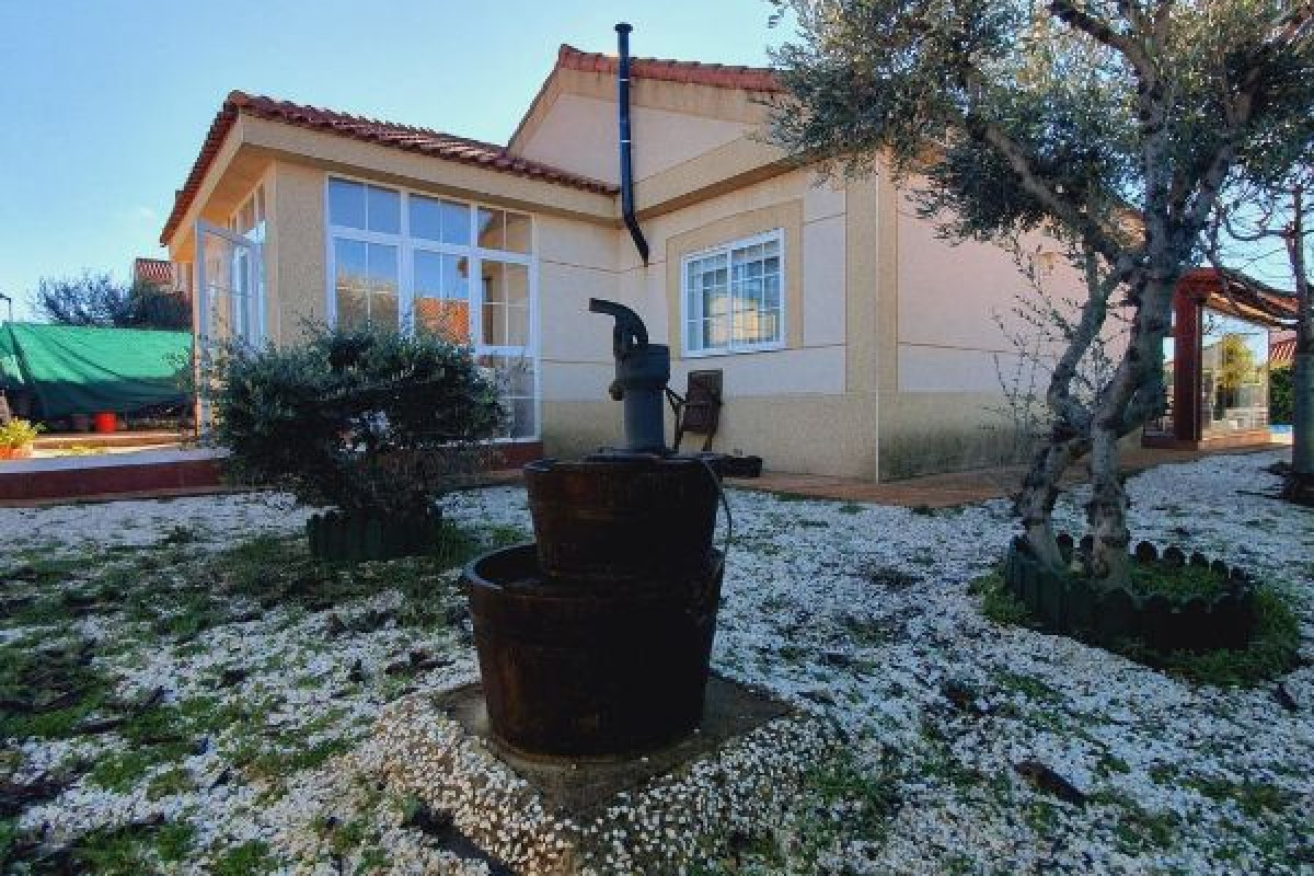 Casa o chalet independiente en venta en calle de la Fuente Valdoma, Chiloeches
photo 1