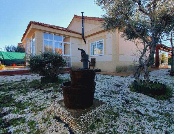 Chalet independiente en venta en , Chiloeches photo 3