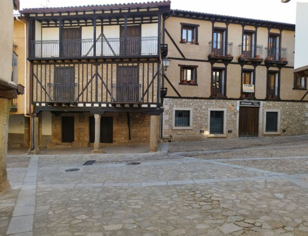 Edificio de uso mixto en venta en Calzada photo 1