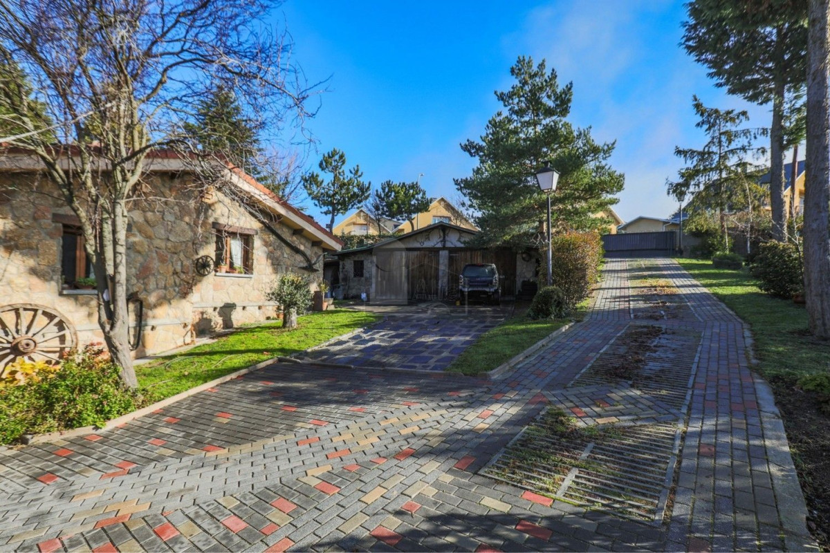 Sale of independent chalet in Calle Bolivia, El Espinar
 photo 3
