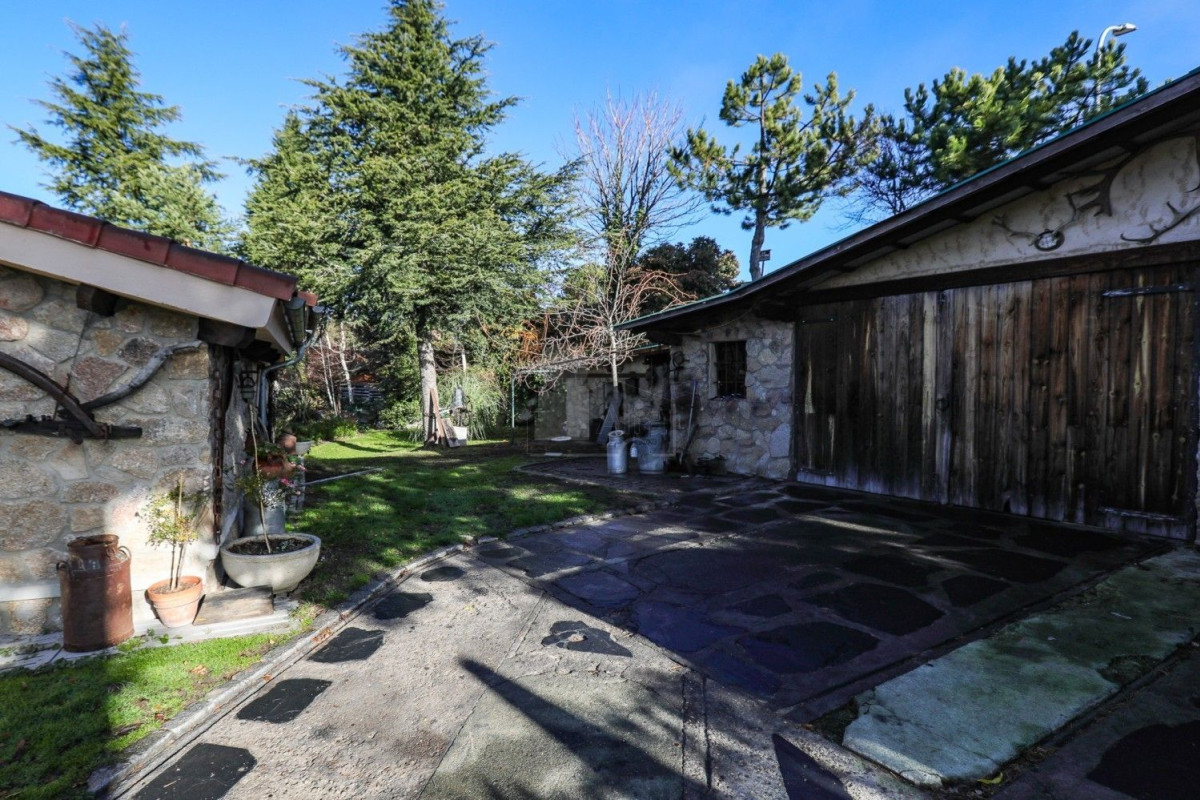 Sale of independent chalet in Calle Bolivia, El Espinar
 photo 4