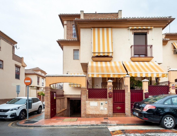 Detached villa for sale in  Calle Madrid, 25 A, Armilla photo 3