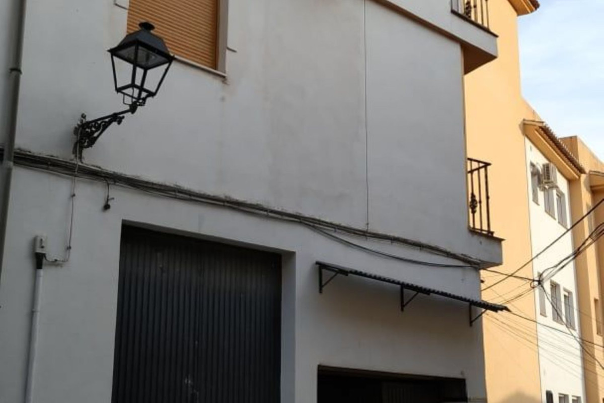 Propiedades en venta y alquiler en España photo 1
