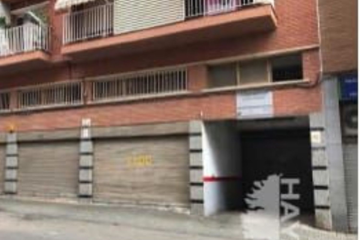 Продажа гаража на Calle de l'Escultor Llimona , Виладеканс photo 1