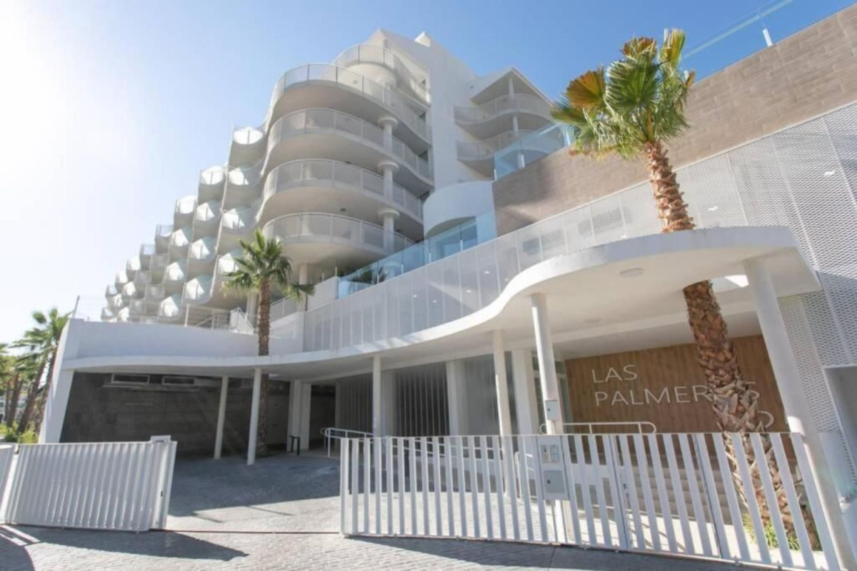 Sale of apartment in Avenida las Palmeras, Benalmádena
photo 1