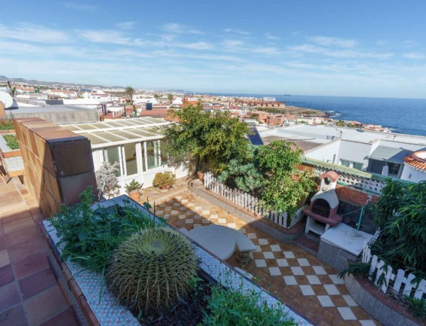 Detached villa for sale in  Calle Tirso de Molina, Telde photo 1