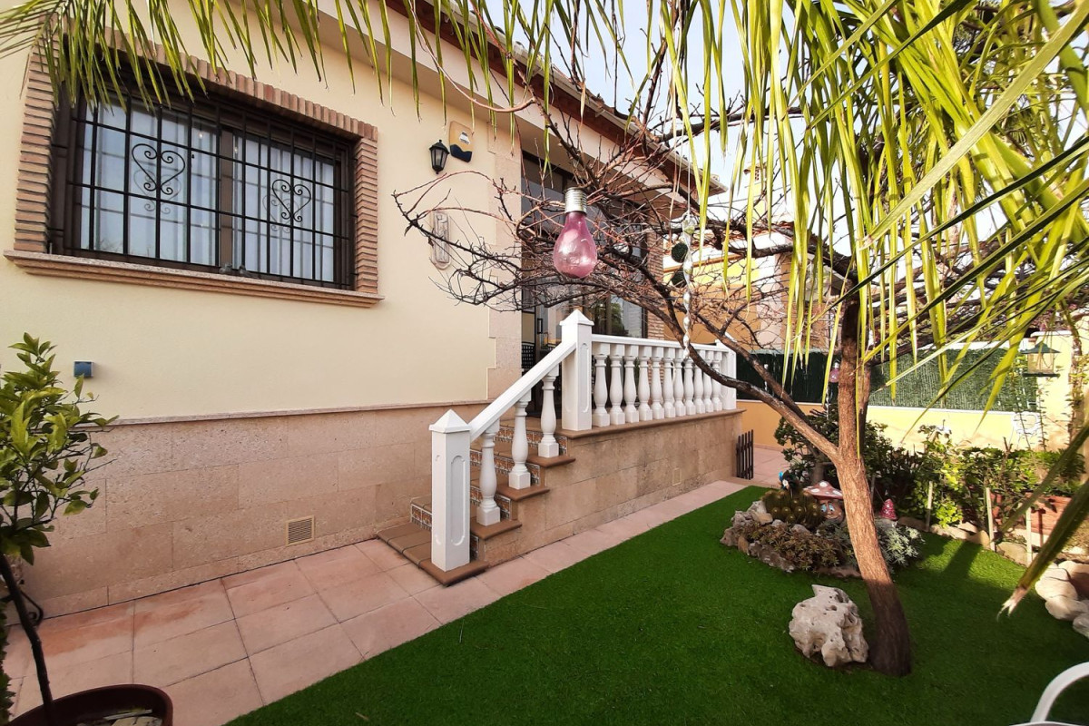 Casa o chalet independiente en venta en calle Alemania, 41, Bigastro
photo 3