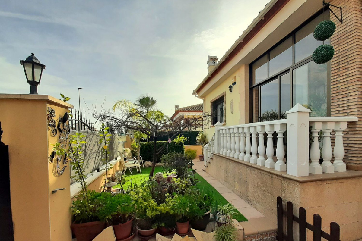 Casa o chalet independiente en venta en calle Alemania, 41, Bigastro
photo 4