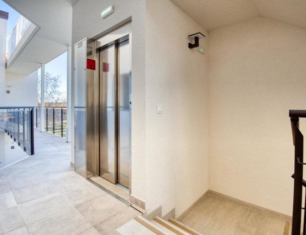 Piso en venta en  Calle Luxemburg, Castell-Platja d'Aro photo 4