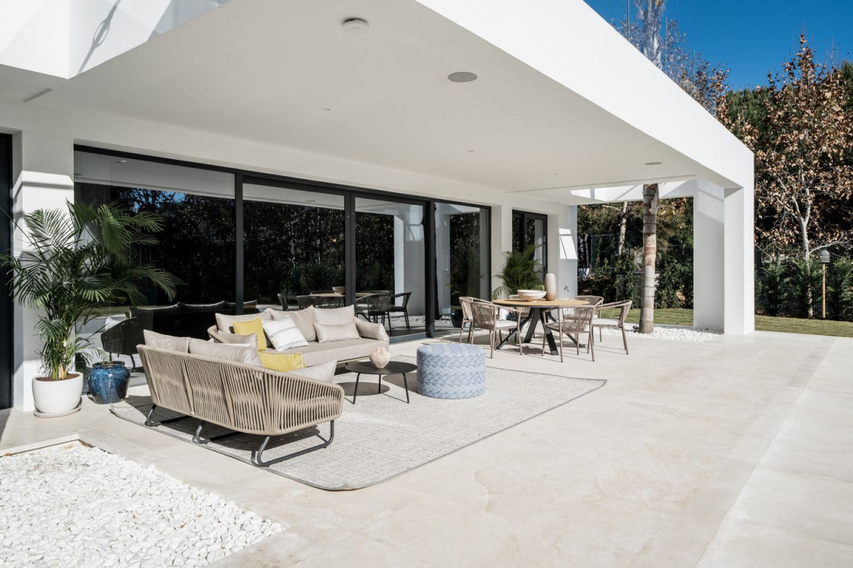 Sale of independent chalet in Benamara - Atalaya, Estepona
 photo 2