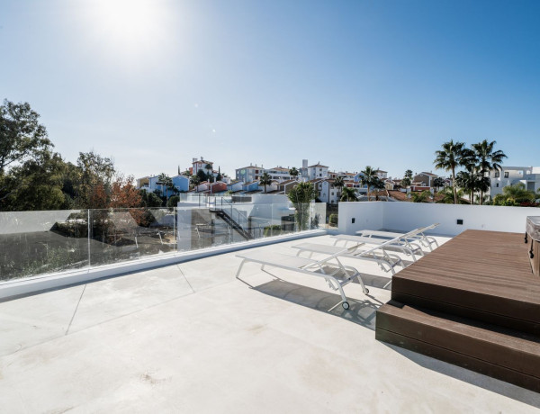 Detached villa for sale in Benamara - Atalaya , Estepona thumbnail 2