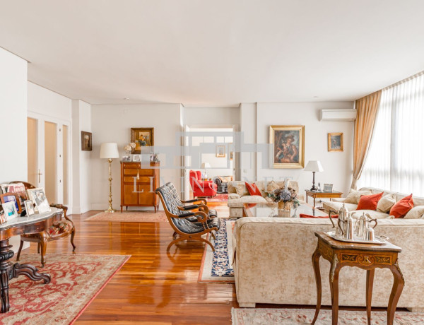 Apartment for sale in  Chamartín , Madrid photo 4