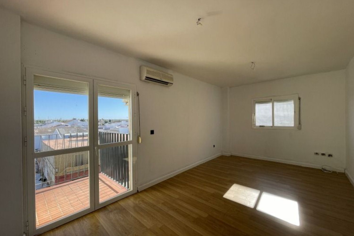 Piso en venta en avenida Virgen de la Esperanza, San Juan del Puerto
photo 1