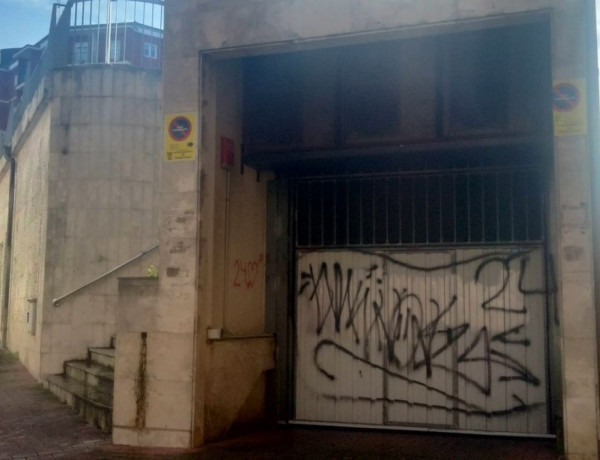 Garaje en venta en  Calle José María Pereda, 71 , Torrelavega photo 2