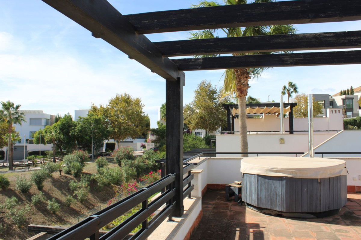 Sale of townhouse in Las Chapas-El Rosario , Marbella photo 5