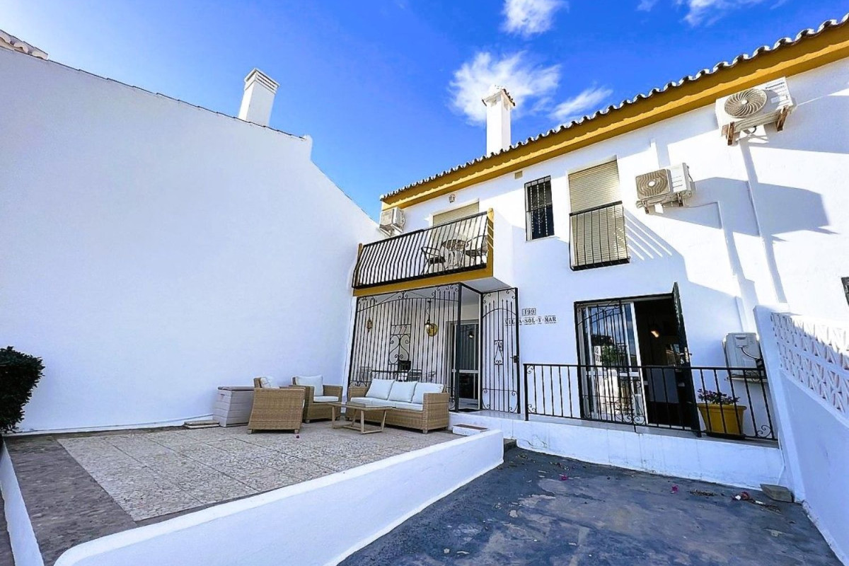 Venta de chalet adosado en  CLUB LA COSTA s/n , Mijas photo 4