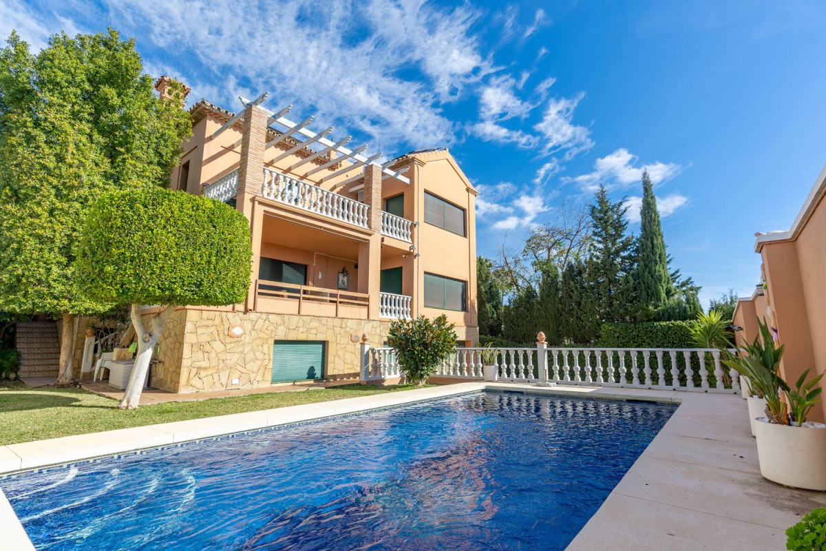 Sale of independent chalet in Seghers, Estepona
photo 2