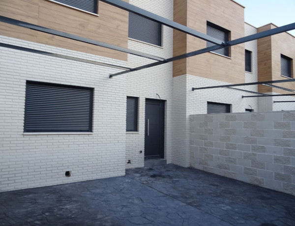 Chalet adosado en venta en Parque - Ctra de Ugena , Illescas photo 1