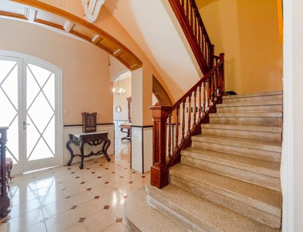 Chalet independiente en venta en Centre , Arenys de Mar photo 1