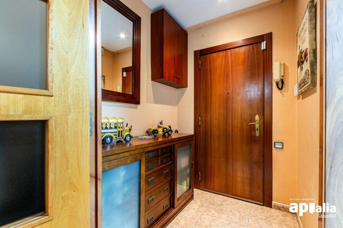 Sale of apartment in La Creu de Barberà - Avenue - Eixample, Sabadell
 photo 2