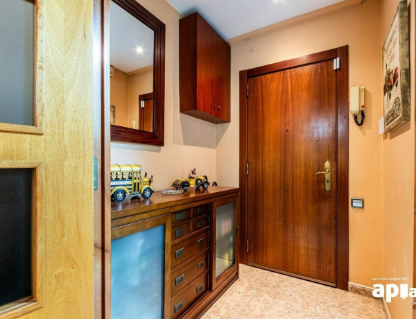 Piso en venta en  La Creu de Barberà - Avinguda - Eixample , Sabadell photo 2
