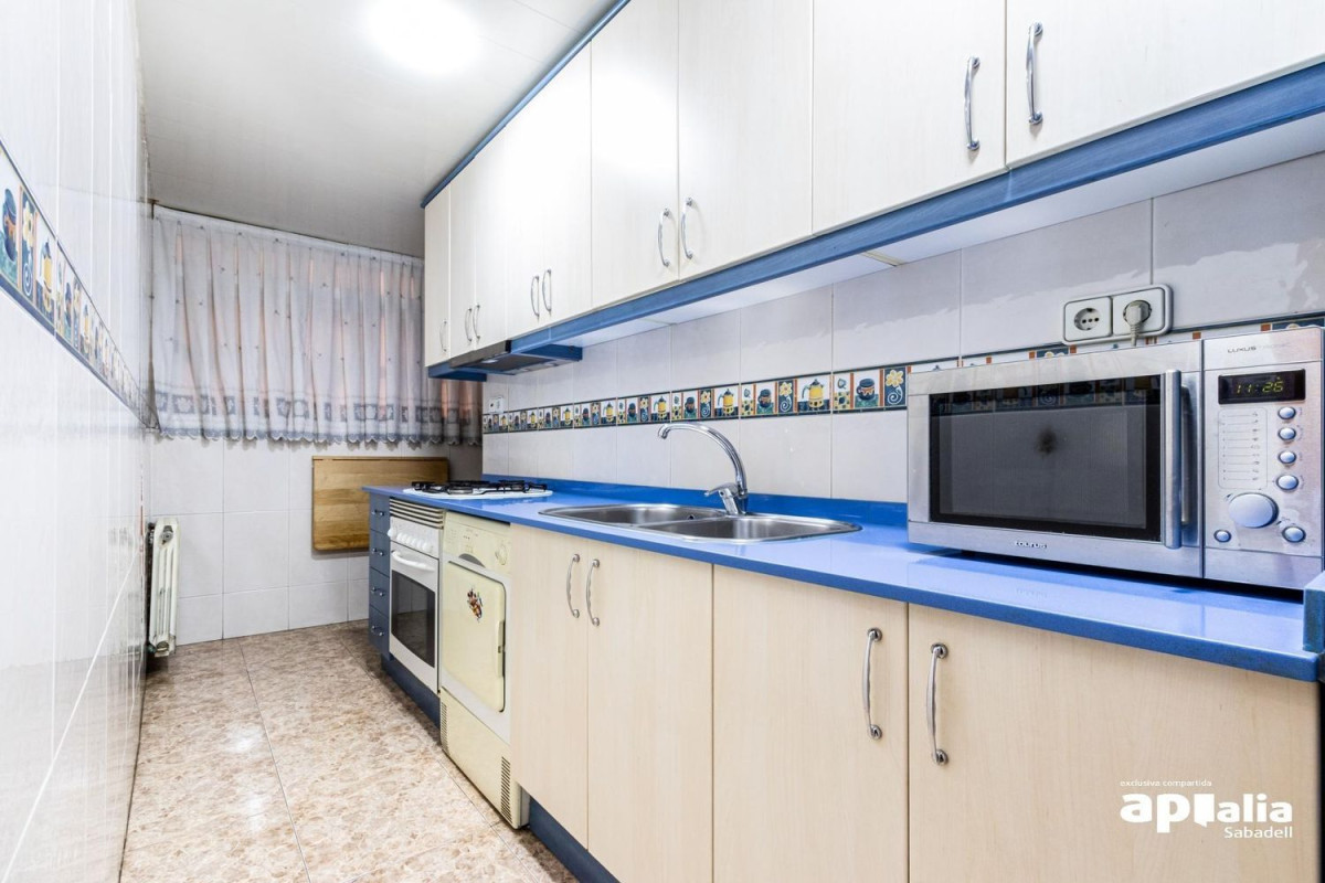 Sale of apartment in La Creu de Barberà - Avenue - Eixample, Sabadell
 photo 3