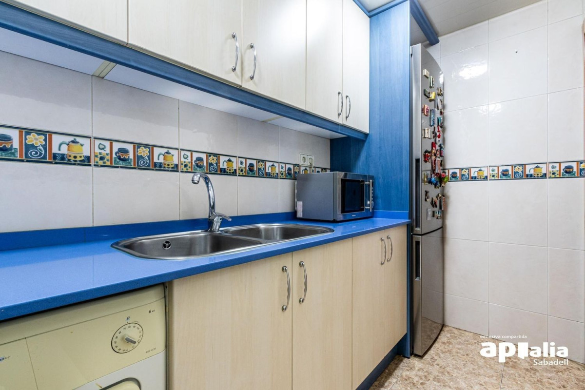 Sale of apartment in La Creu de Barberà - Avenue - Eixample, Sabadell
 photo 4