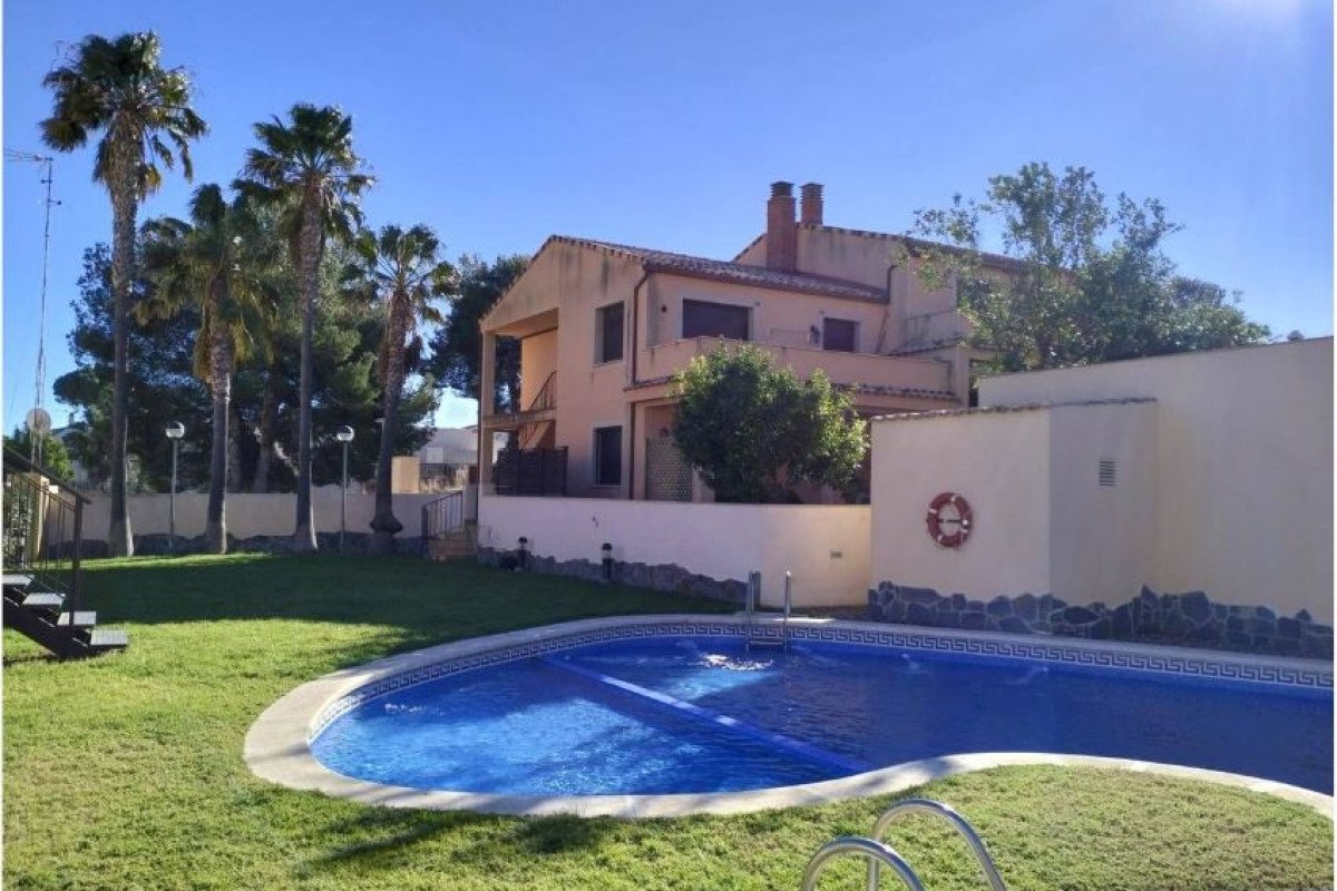 Sale of apartment in Calle de les Dàlies, Mont-Roig del Camp
photo 1