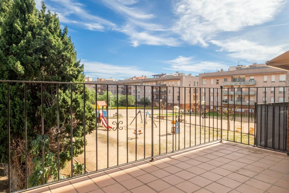 Продажа таунхауса в Calle empuries , Торроэлья-де-Монтгри photo 2