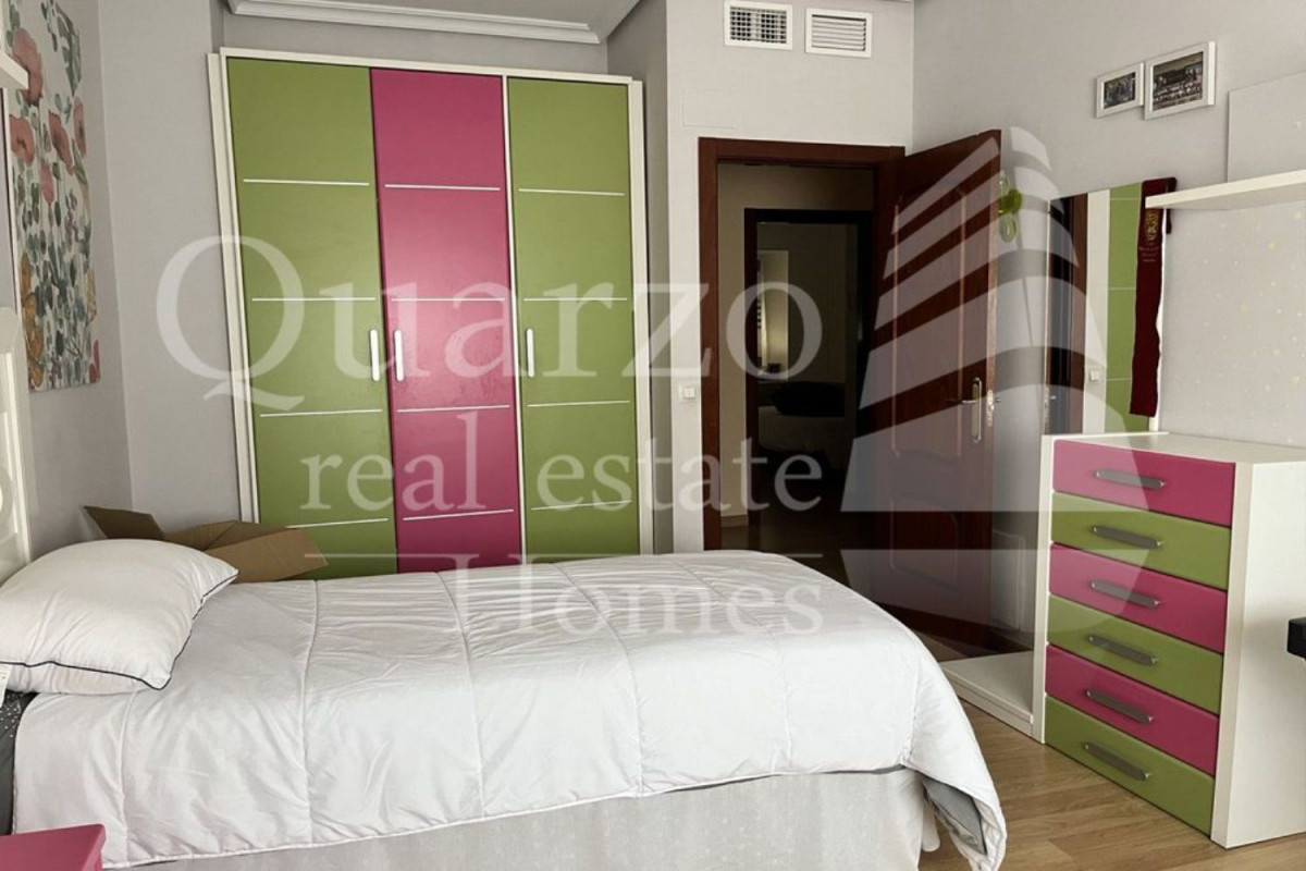 Venta de chalet adosado en , Almendralejo photo 5