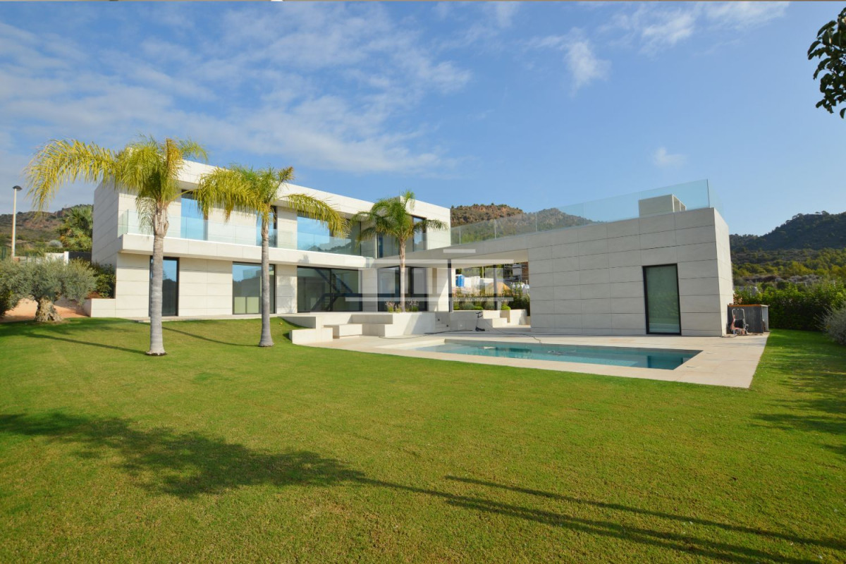 Sale of independent chalet in Urb. Los Monasterios, Puçol
photo 2