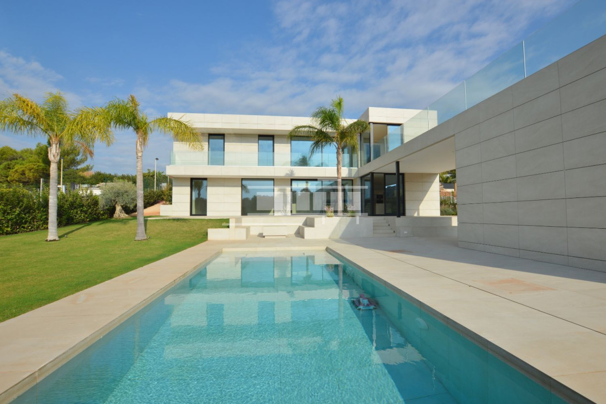 Sale of independent chalet in Urb. Los Monasterios, Puçol
photo 3