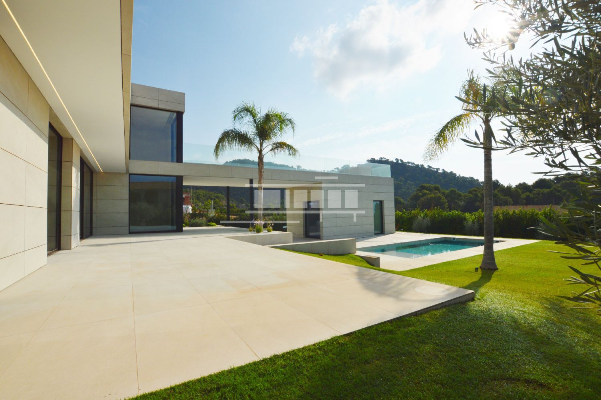 Sale of independent chalet in Urb. Los Monasterios, Puçol
photo 4