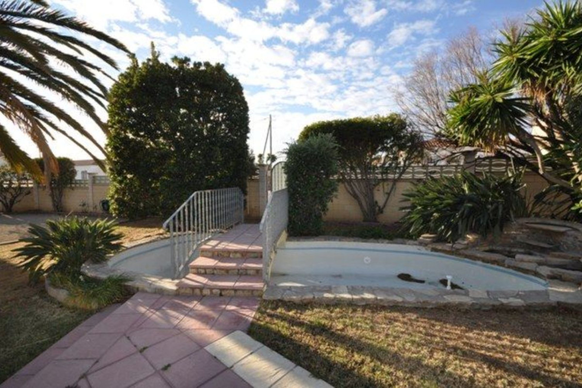 Sale of independent chalet in María Cristina, Mont-Roig del Camp
 photo 5