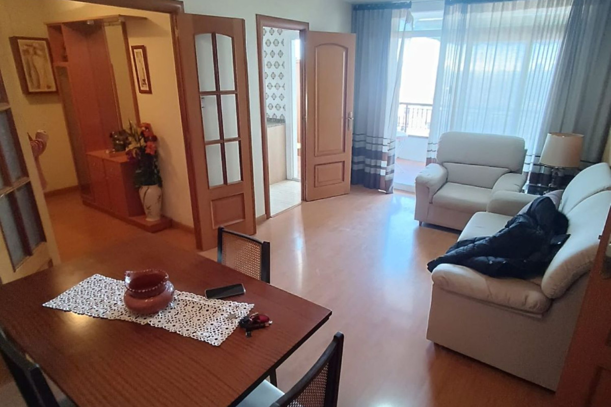 Sprzedaż mieszkania w Calle Castellvell, Hospitalet de Llobregat
photo 1