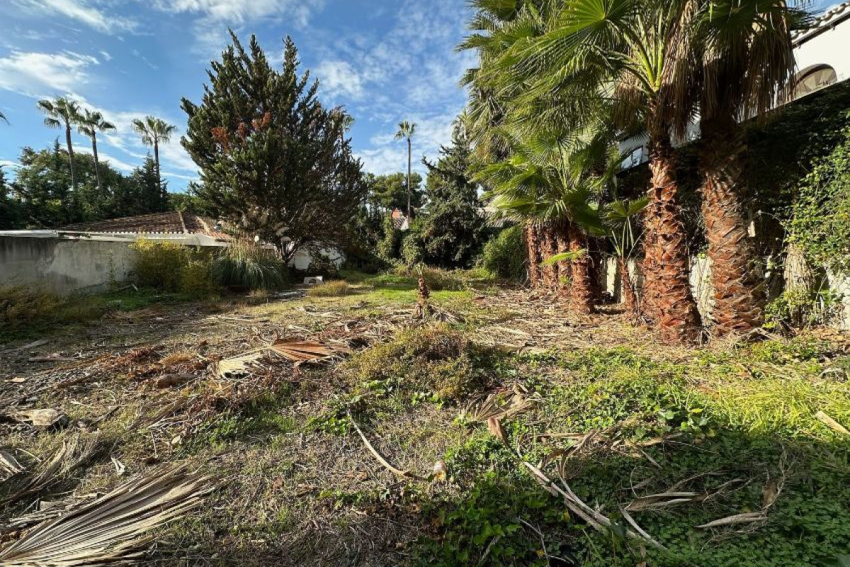 Terreno en venta en Marbella, Malaga photo 2