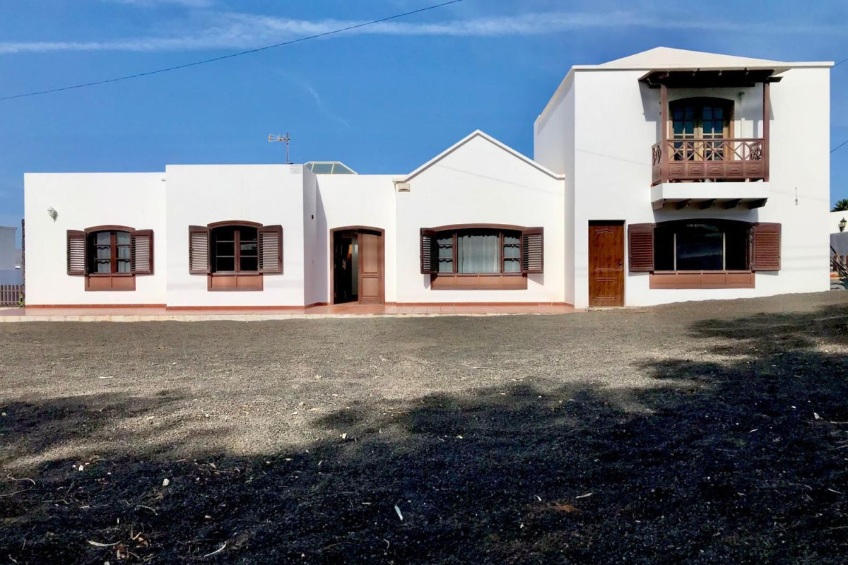Продажа отдельного шале в  Calle José Marchena, Тегисе photo 3