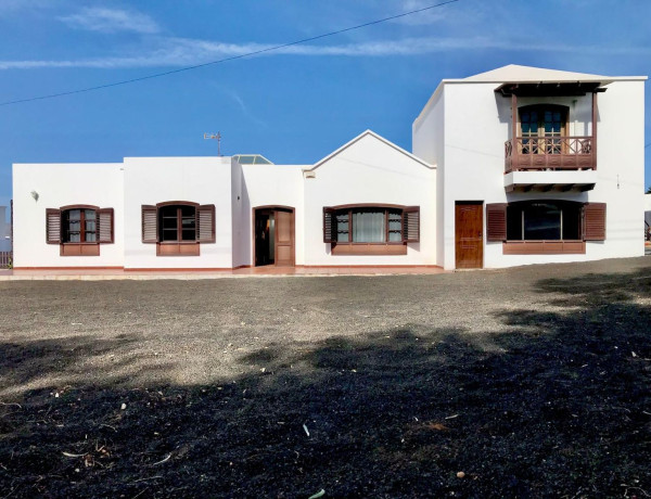 Коттедж на продажу в Calle José Marchena, Teguise thumbnail 2