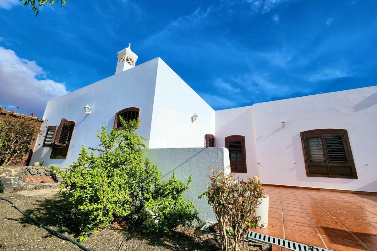 Продажа отдельного шале в  Calle José Marchena, Тегисе photo 4