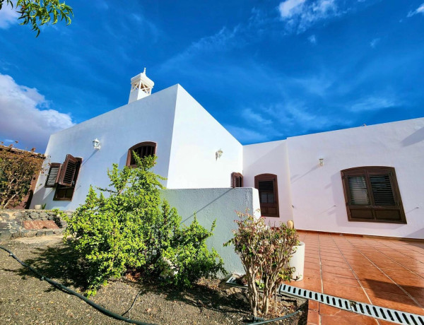 Коттедж на продажу в  Calle José Marchena, Teguise photo 4