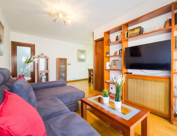 Piso en venta en Calle de Lluís Domènech I Montaner, Cornellà de Llobregat photo 1