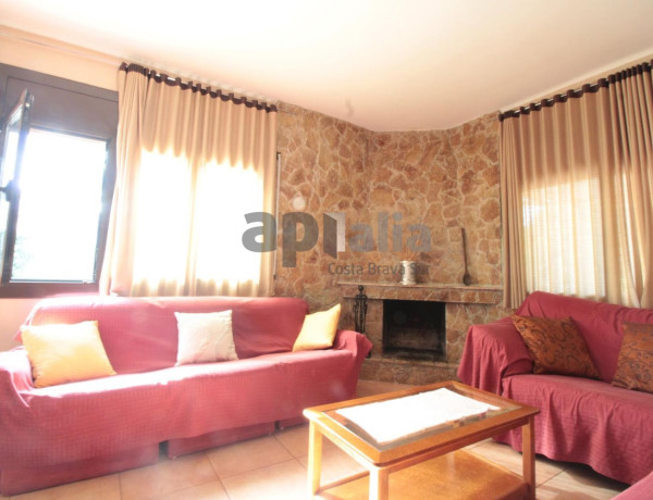 Chalet independiente en venta en  Urb. Aiguaviva, Vidreres photo 4