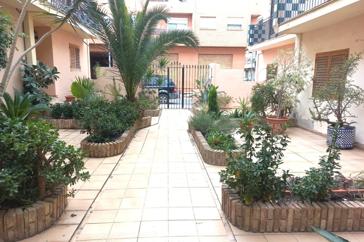 Sale of townhouse in Dehesa , Burjassot photo 4