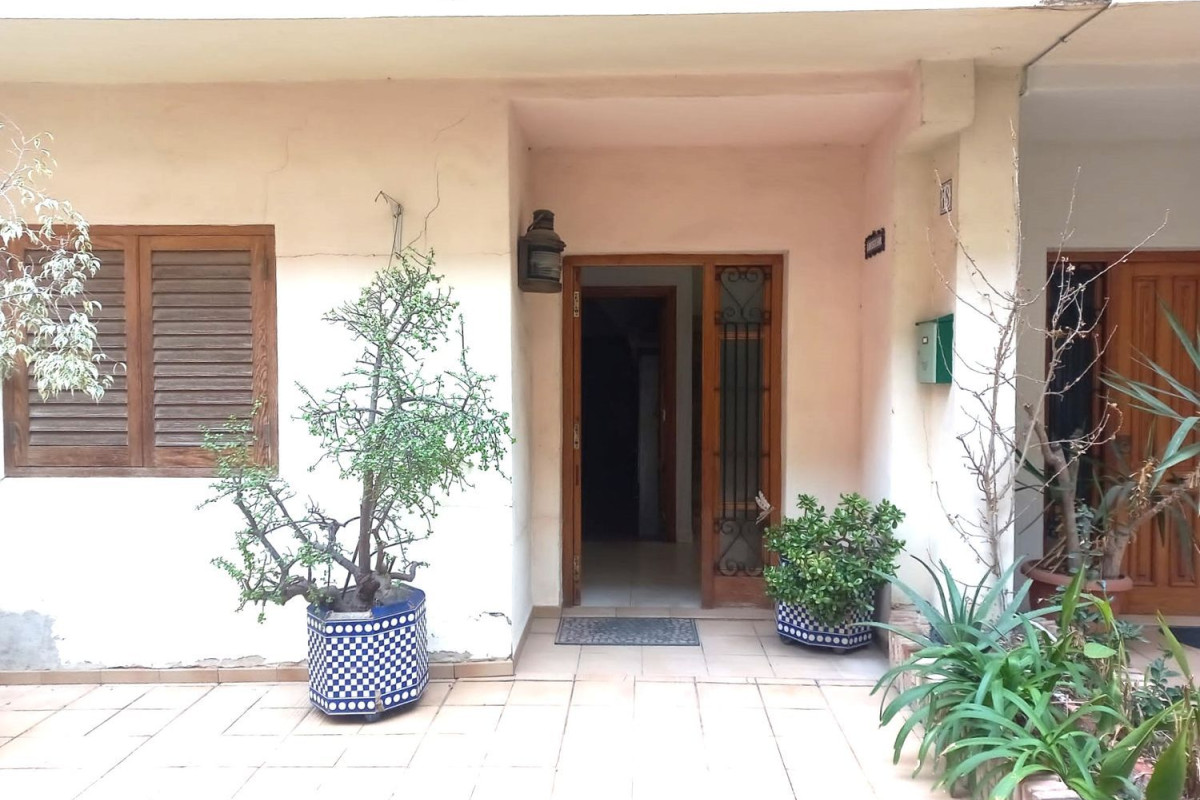 Sale of townhouse in Dehesa , Burjassot photo 5