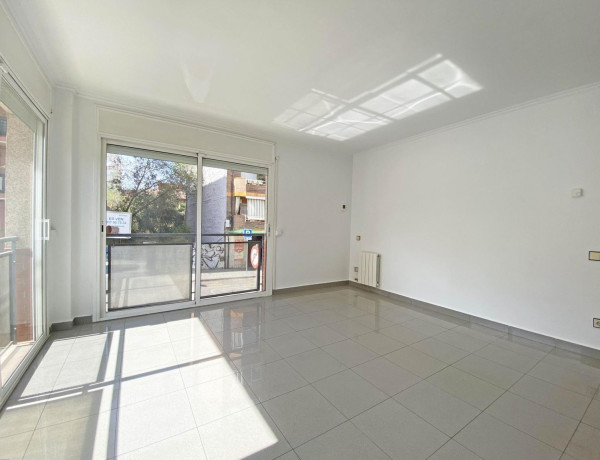 First floor for sale in La Creu de Barberà - Avinguda - Eixample , Sabadell thumbnail 1