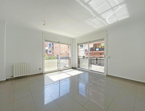 First floor for sale in La Creu de Barberà - Avinguda - Eixample , Sabadell thumbnail 2