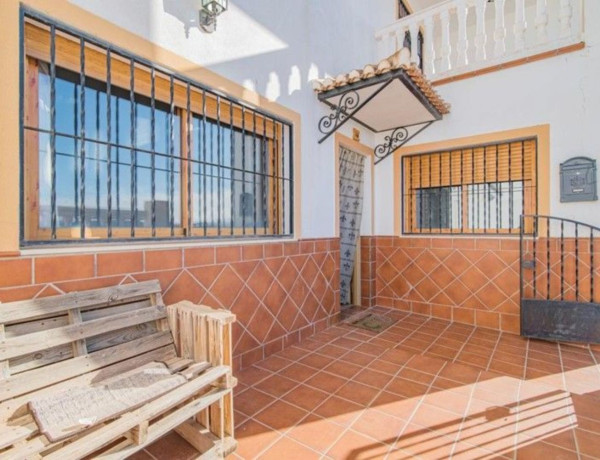 Chalet adosado en venta en , Chimeneas photo 1