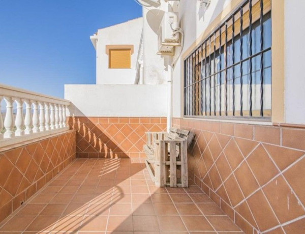 Chalet adosado en venta en , Chimeneas thumbnail 1